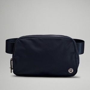 Everywhere Belt Bag- TRUE NAVY